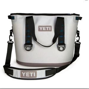 Yeti Hopper 30 Cooler Bag. fog gray/tahoe blue.